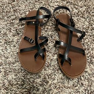 Youth girls size 6 black gladiator sandals EUC.